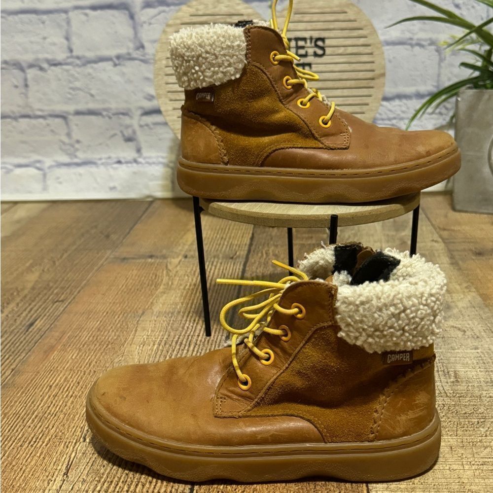 Camper Kids
Kiddo faux-shearling lined boots